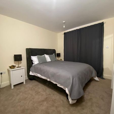 Private House With Free Park For Group Near Wembley Station Villa London Eksteriør bilde