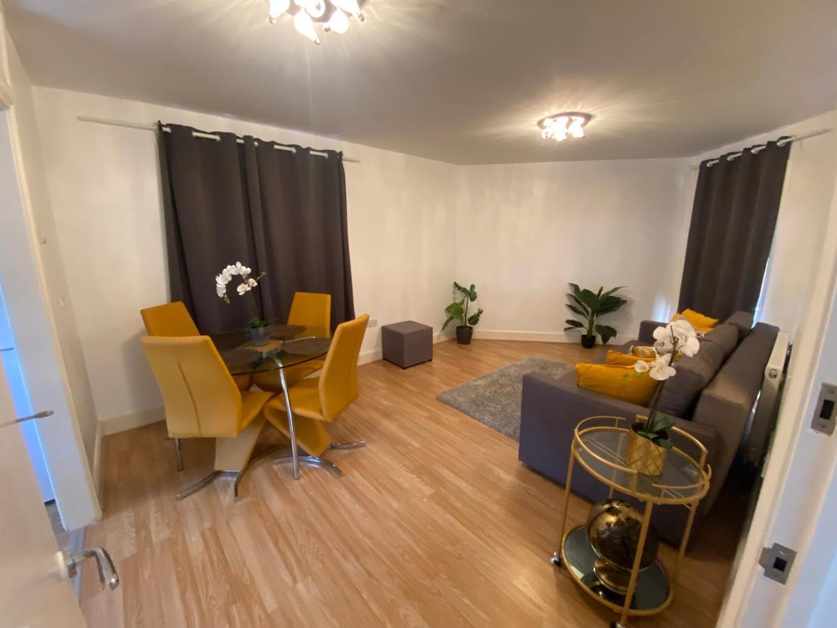 Private House With Free Park For Group Near Wembley Station Villa London Eksteriør bilde