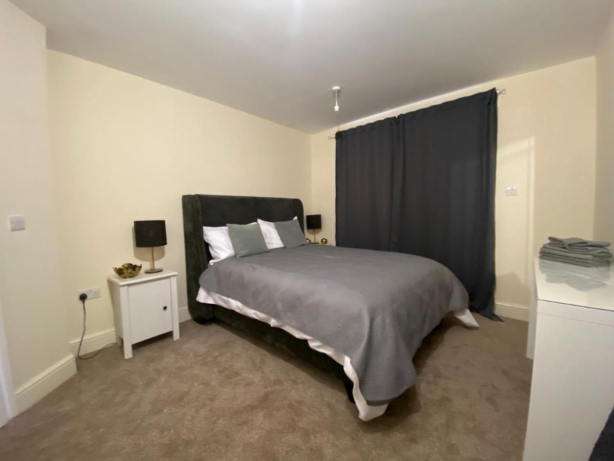 Private House With Free Park For Group Near Wembley Station Villa London Eksteriør bilde